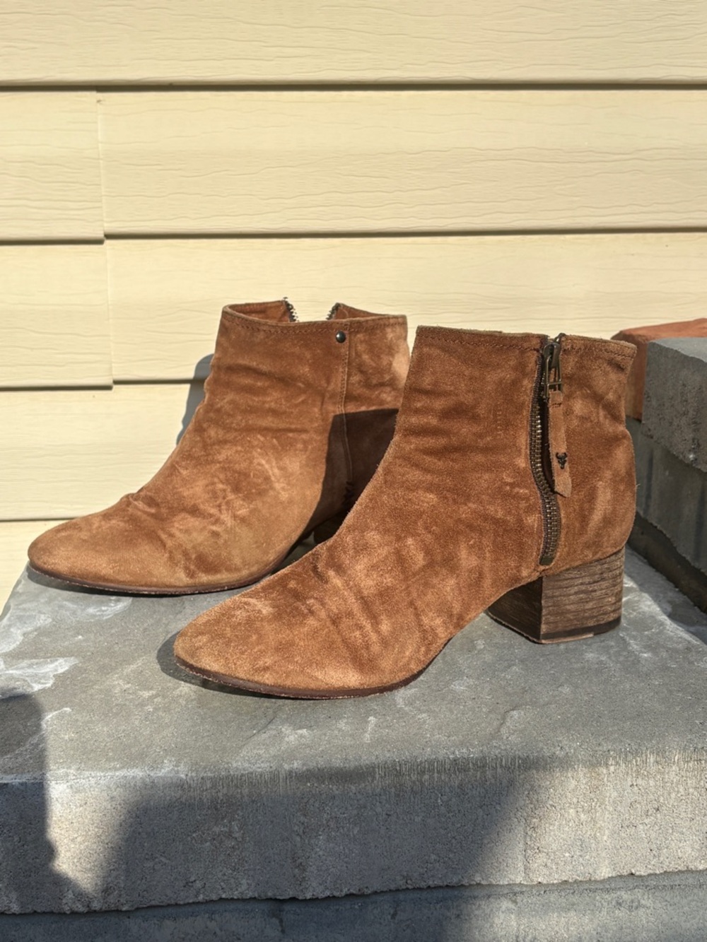 Trask Vivian Brown Suede Leather Ankle Boots 9.5M Block Heel Side
Zip 36-0946